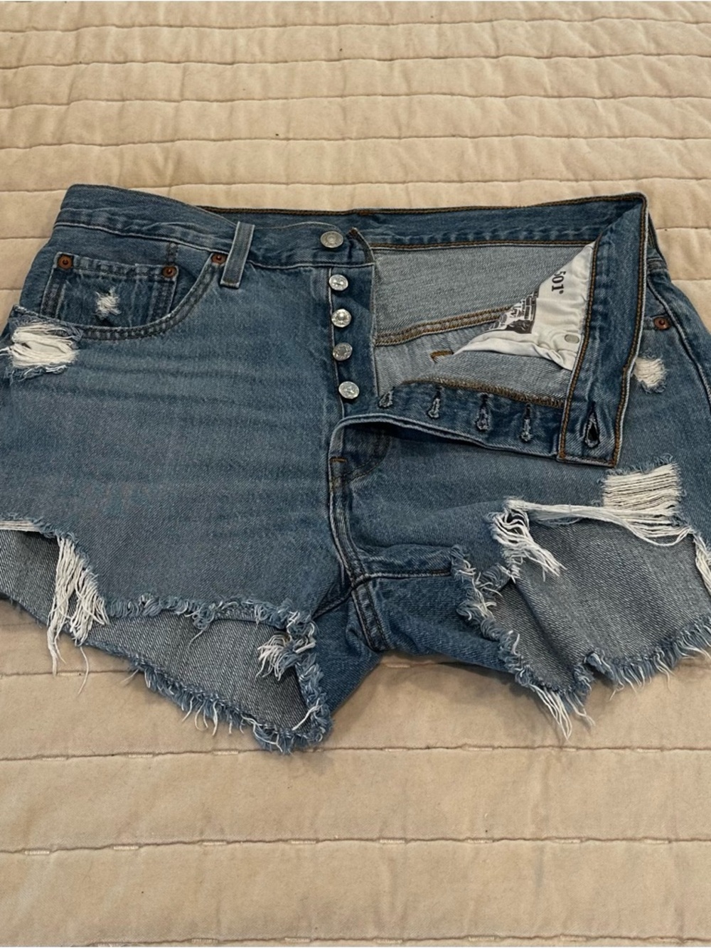 NWOT Levi's 501 Shorts Size 10 (31) Distressed Blue Denim Women's Shorts